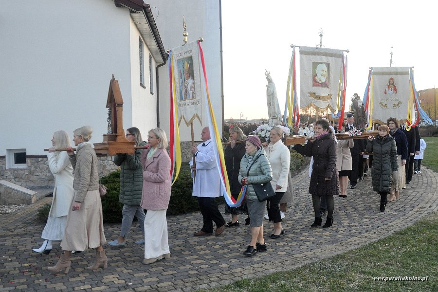 38 Procesja rezurekcyjna.jpg